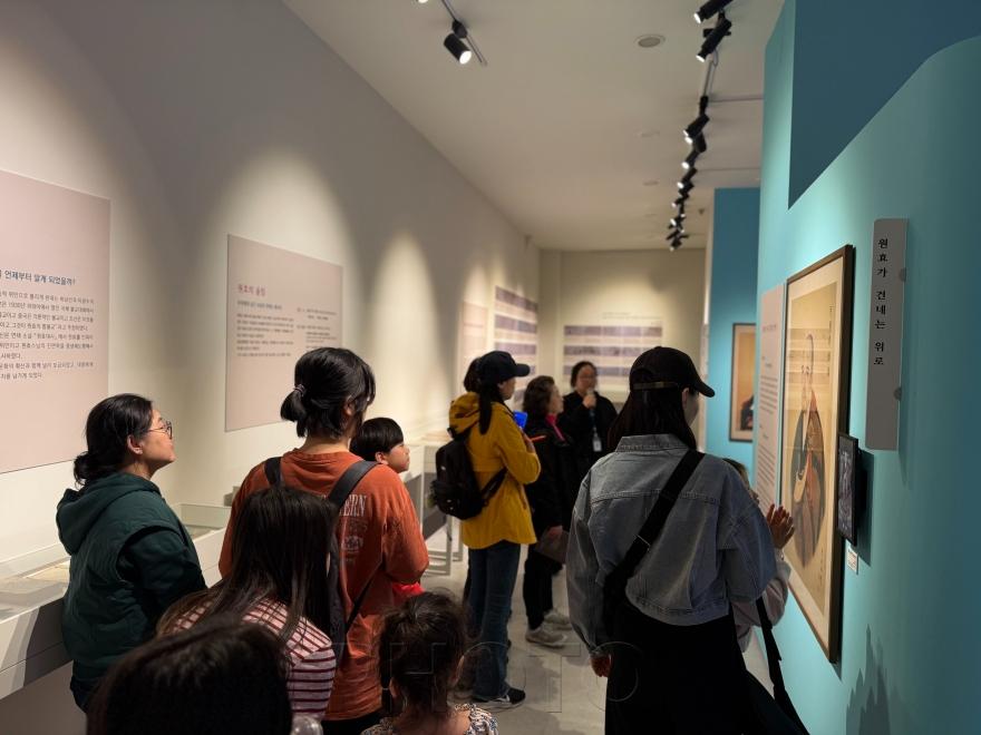 [크기변환]경산시 - 경산시 삼성현역사문화관, 차향 가득 문화관 다도 체험 운영(다도체험_전시관람).jpg