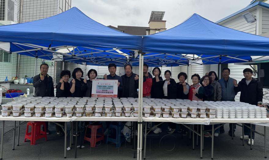 [크기변환]경산시 - 중앙동지역사회보장협의체, 삼계탕 나눔 행사로 이웃사랑 실천.jpeg