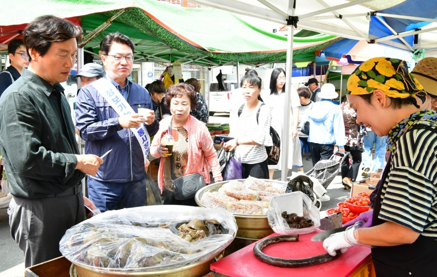 [크기변환]경산시 - 조현일 시장, 당선 후 첫 민생행보 전통시장에서 시작2.jpg