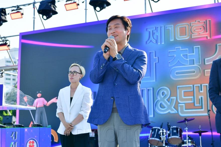 [크기변환]경산시 - 「2026년 제10회 청소년가요제＆댄싱 대회」 성황리에 개최(축사).jpg
