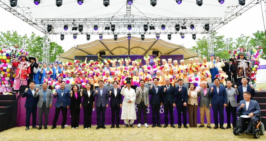 [크기변환]경산시 - 2026 경산자인단오제 폐막(단체 사진).jpg