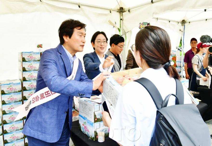 [크기변환]경산시 - 경산시, 국회 특별 홍보·판촉행사 개최 (5) (1).jpg