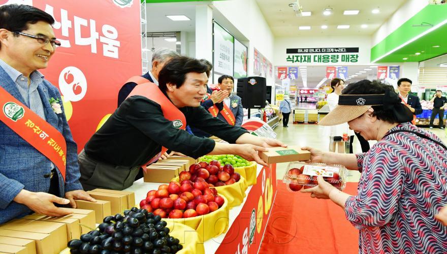 [크기변환]경산시 - 경산시, 우수농산물 대도시 홍보·특판행사 개최3.jpeg