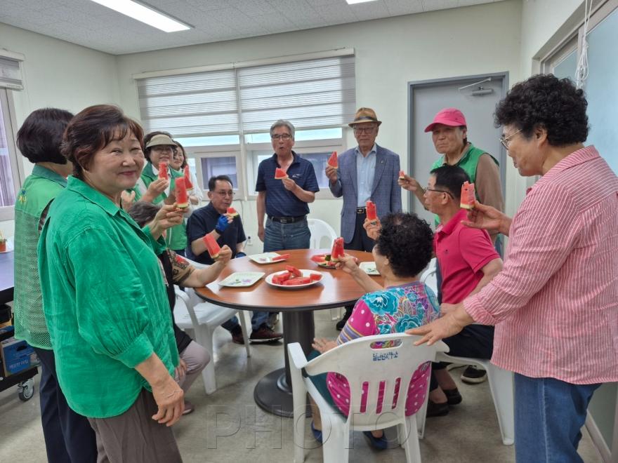 [크기변환]경산시 - 남천면 새마을부녀회가 어르신들의 건강한 여름나기를 기원합니다!2.jpg