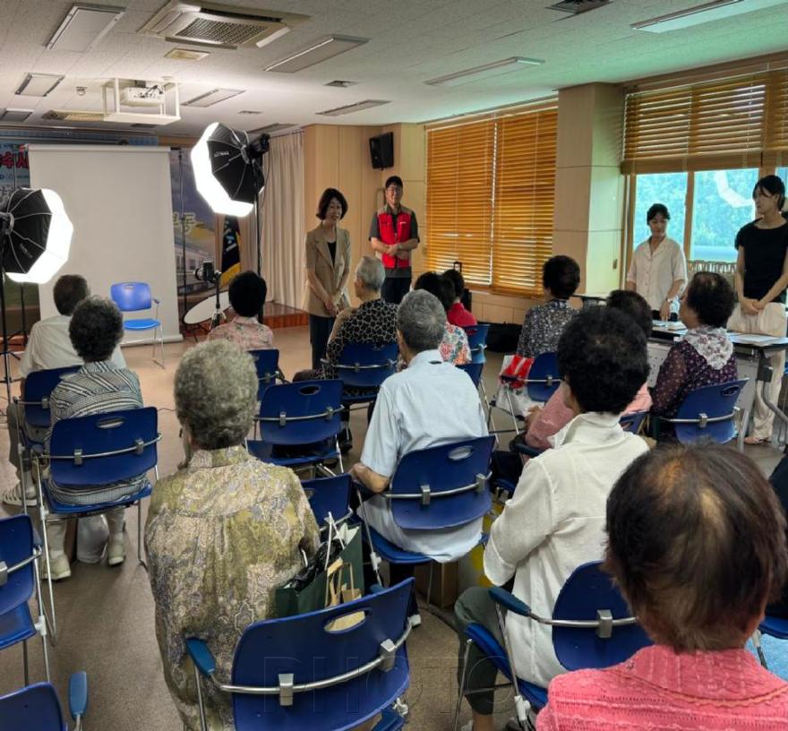 [크기변환]경산시 - 북부동지역사회보장협의체와 캐논코리아(주)가 함께하는 장수사진 촬영행사2.jpeg