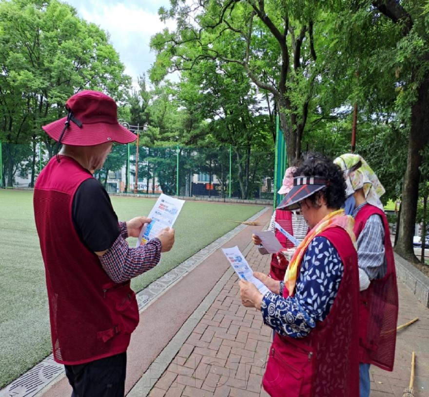 [크기변환]경산시 - 폭염 앞에 장사없습니다 건강부터 챙기세요~(노인일자리사업).jpg