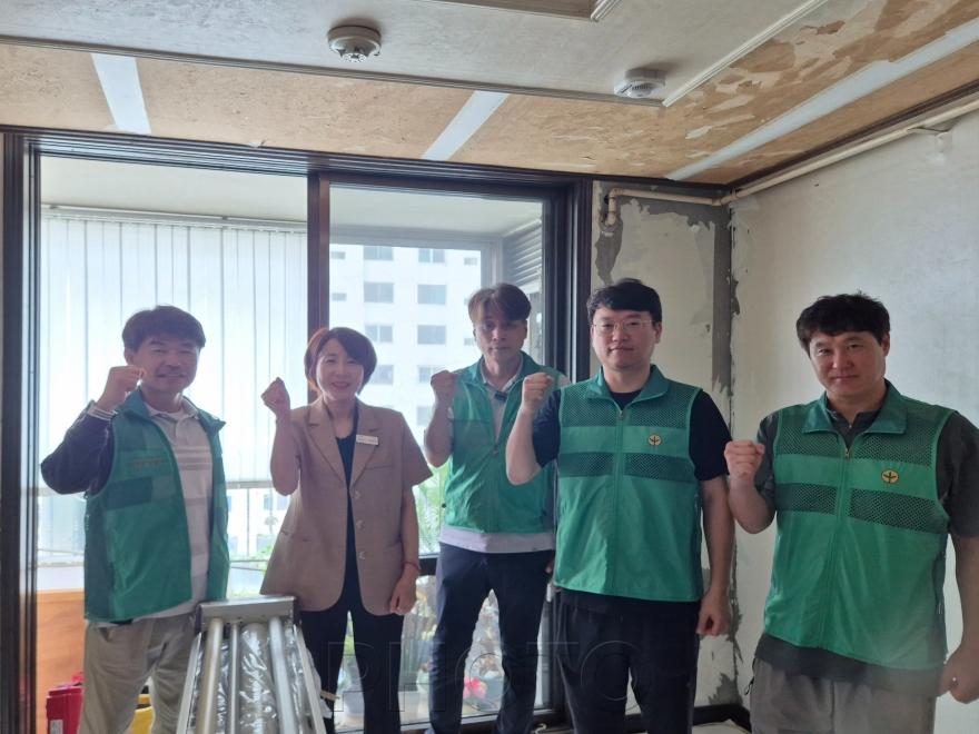[크기변환]경산시 - 새마을지도자서부2동협의회 「행복한 보금자리 만들기」 추진 (2).jpg