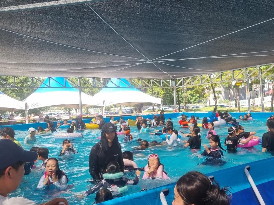 [크기변환]경산시 - 도심 속 시원한 여름 선물! 경산시 물놀이장 4곳 개장(물놀이장 사진2) (1).jpg