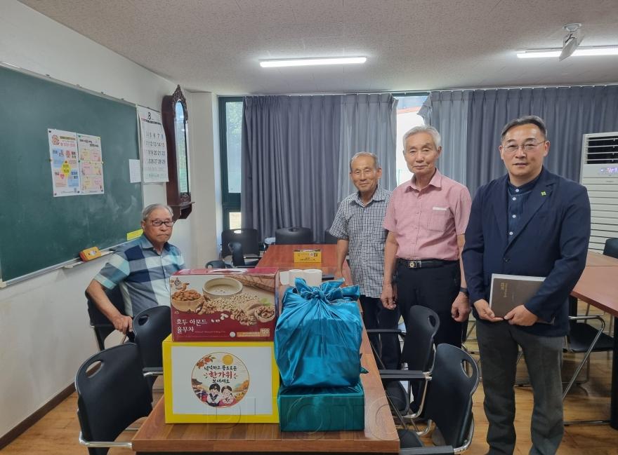 [크기변환]경산시 - 와촌면, 관내 경로당 26곳에 추석 명절 선물 전달.jpg