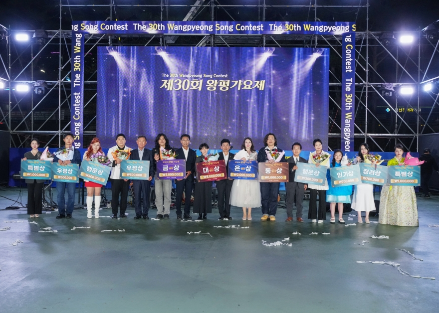[크기변환]4. [사진] 다채로운 볼거리·먹거리 선보인 ‘2026 영천공동축제’ 성황리 마무리 (왕평가요제 시상식1).jpg