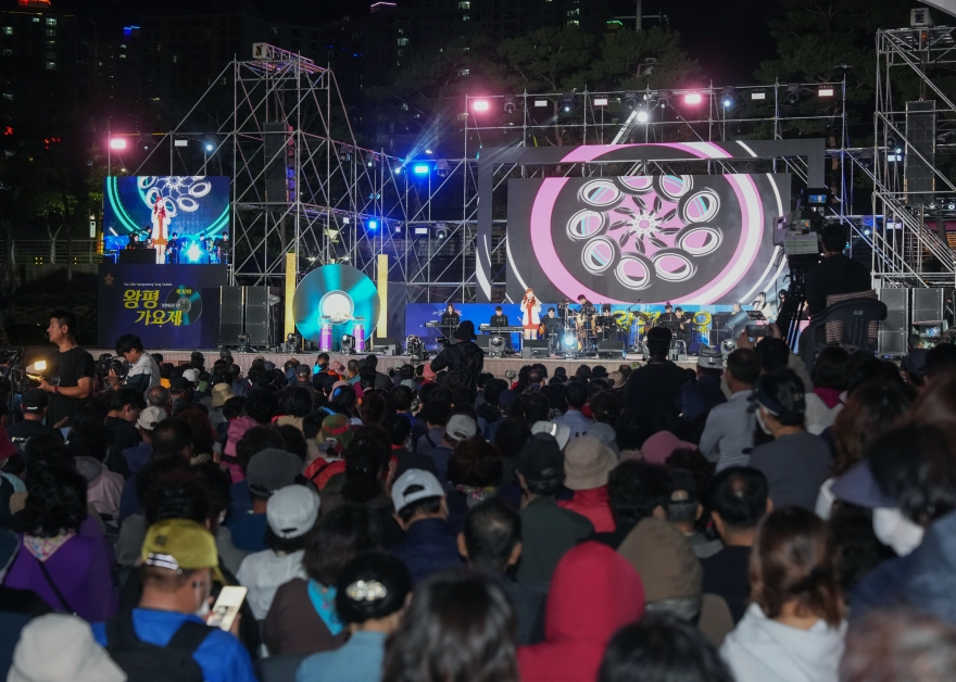 [크기변환]4. [사진] 다채로운 볼거리·먹거리 선보인 ‘2026 영천공동축제’ 성황리 마무리 (왕평가요제2).jpg
